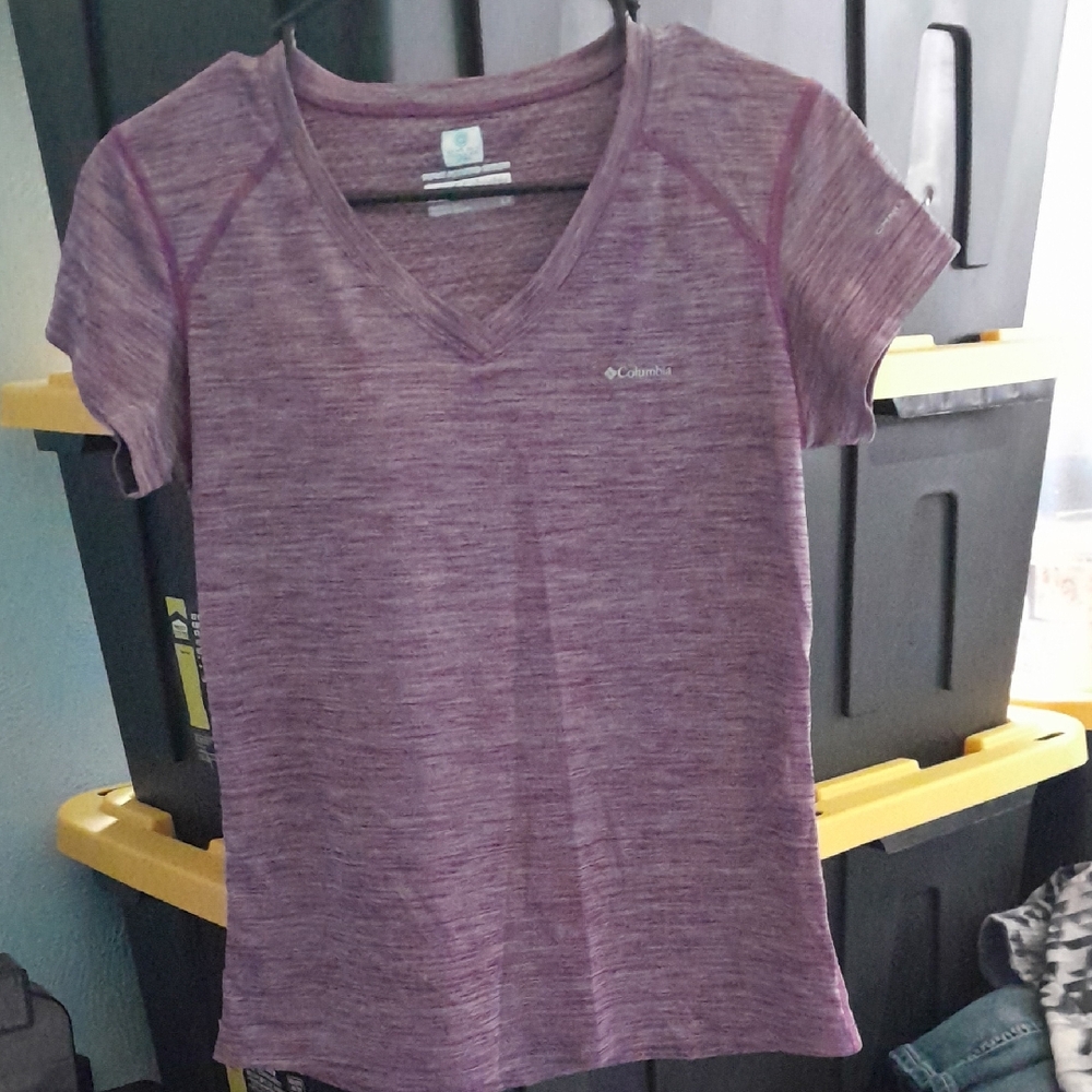 Columbia Women's Purple V-Neck Top Omni-freeze Size Small